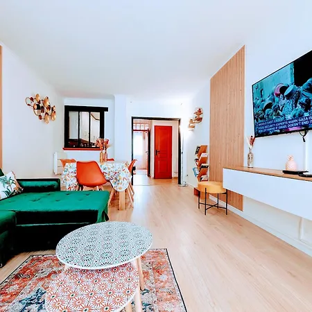 Chic And Spacious With Balcony דירה *