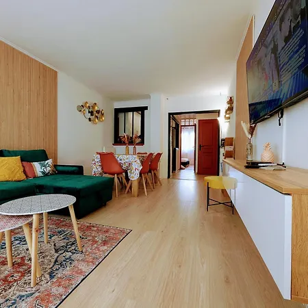 Chic And Spacious With Balcony * פונטנה-או-רוז