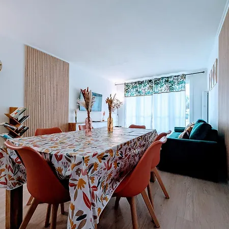 Chic And Spacious With Balcony 公寓