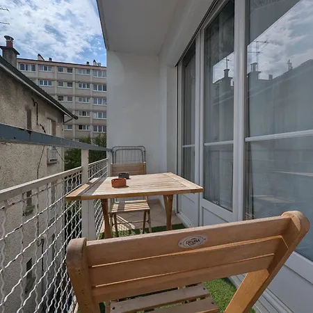 Apartment Chic And Spacious With Balcony