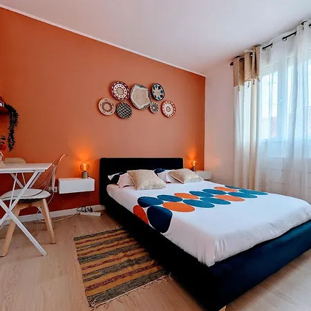 דירה Chic And Spacious With Balcony *